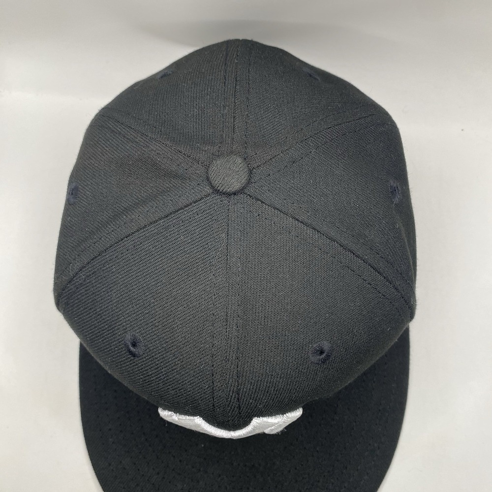 New York Yankees Hat All Black New Era 59fifty Fitted 7 VGC Blackout Large Logo - Picture 4 of 11